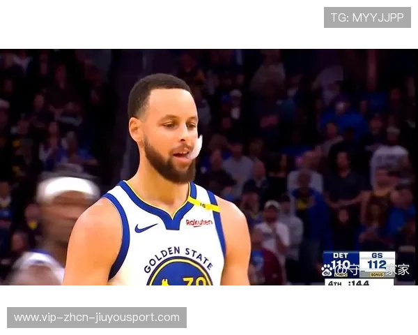 库里突破吸引双人防守后分球命中，勇士节奏上升